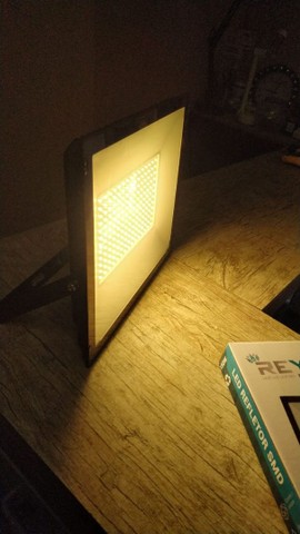 Refletor LED 100w 3000k Luz Amarela - Foto 2