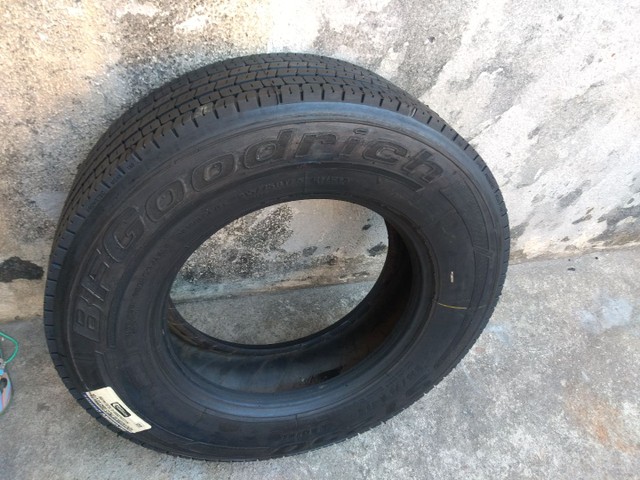 Vendo 2 pneus para micro onibus recapados na vipal primeira recapagem - Foto 2