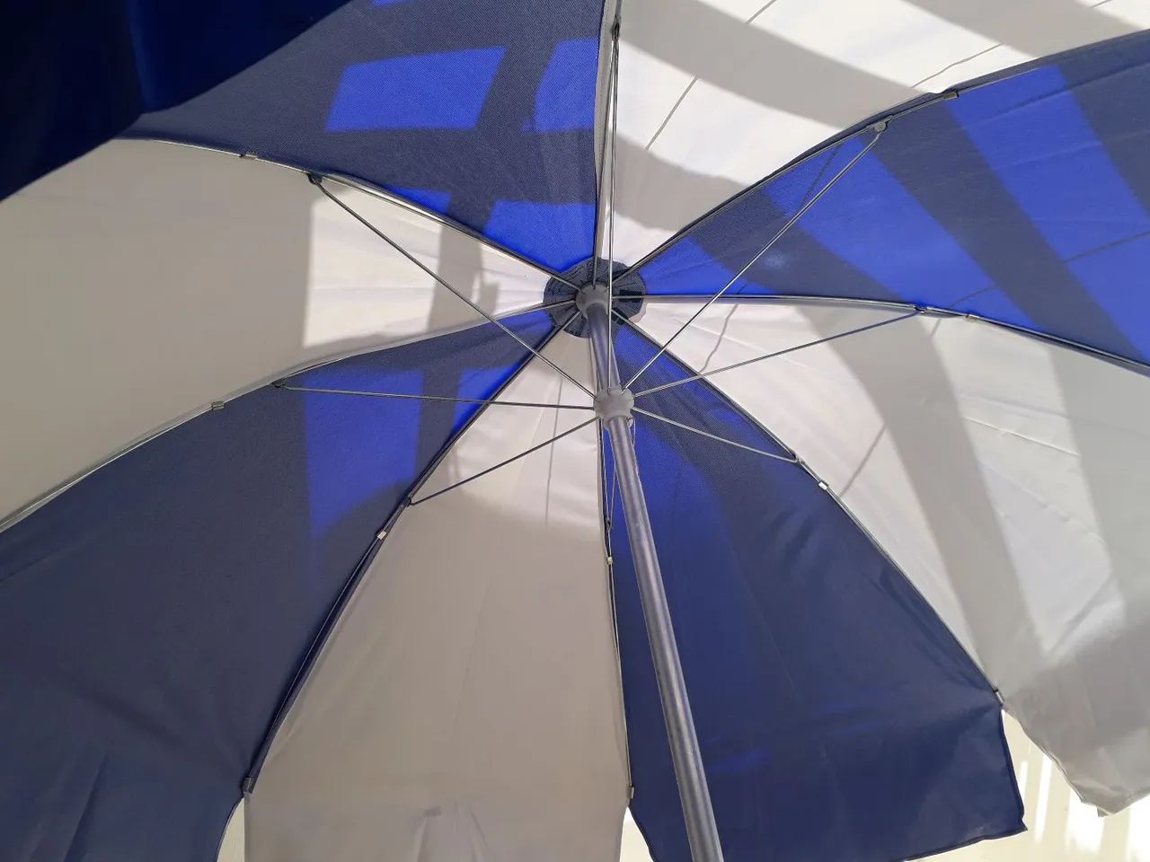 GUARDA-SOL NAS CORES AZUL E BRANCO - Foto 5