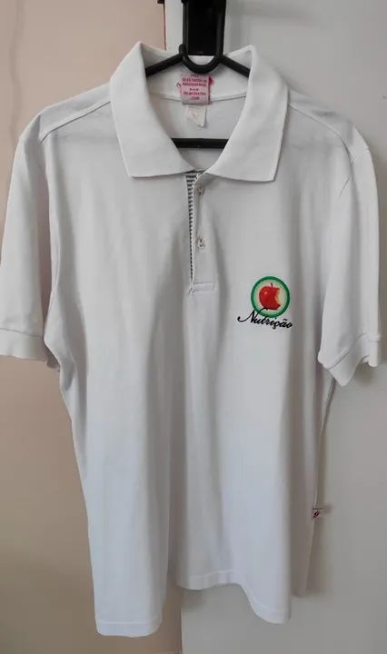 Vendo duas camisas bordadas com o símbolo de nutrição - Foto 3