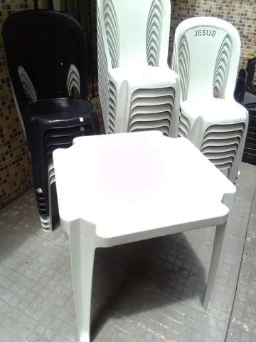 Conjunto 01 mesa + 04 cadeiras sem braço - Branca 
