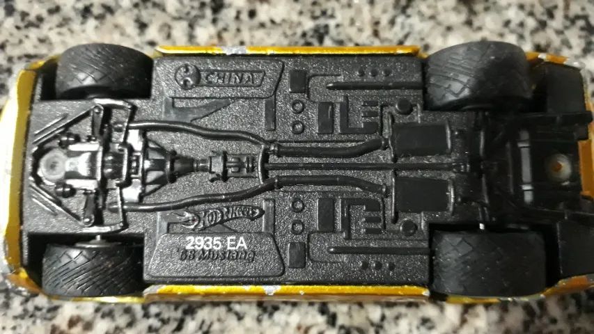 Miniatura do Ford Mustang 68 HotWheels G Machines Gold original Escala 1:43 - Foto 6