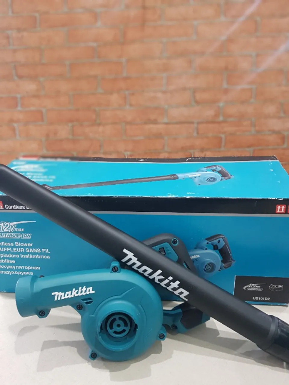 Soprador Makita 12V Max CXT UB100DZ com Bateria e Carregador