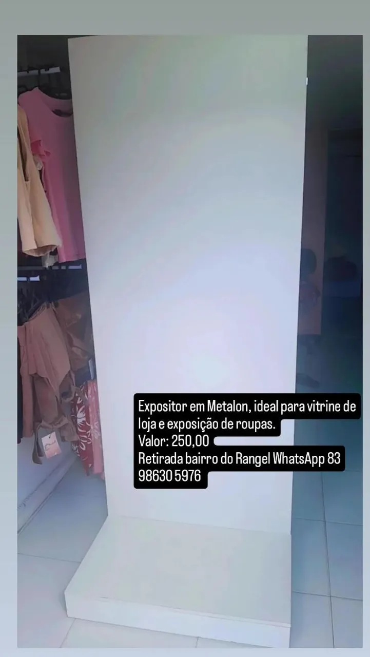Expositor em Metalon para Vitrine de Loja