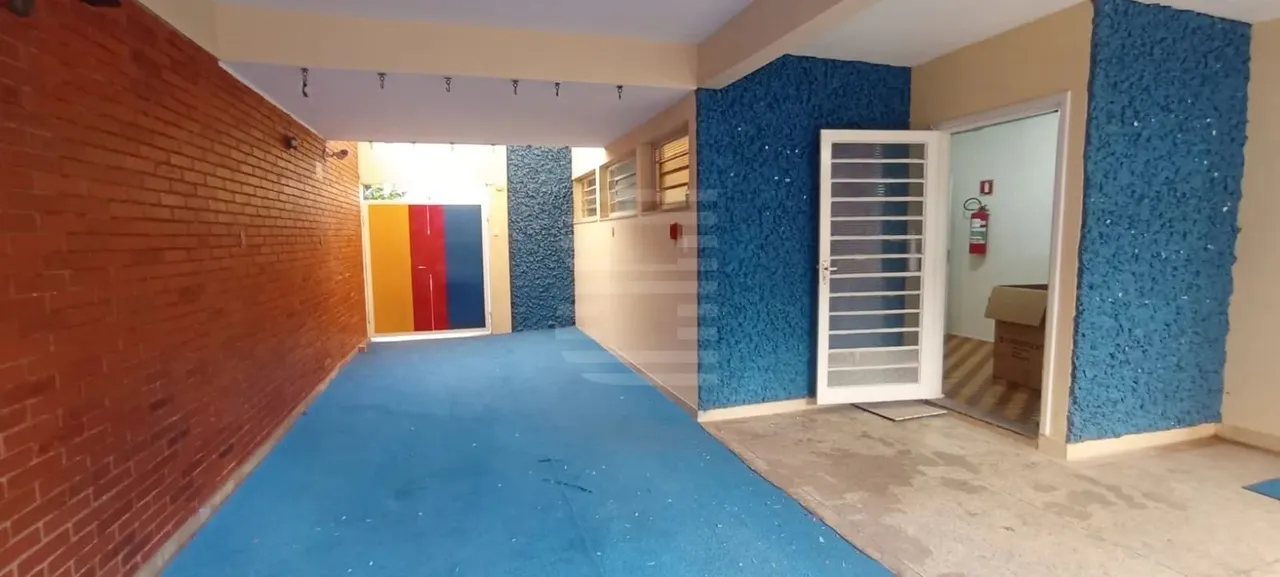 Casa comercial com 10 salas e 6 banheiros no Cambuí para alugar