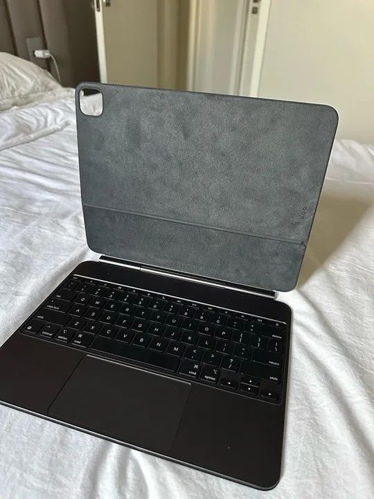 Apple Pencil Pro e Magic Keyboard iPad Pro m4 13 pol