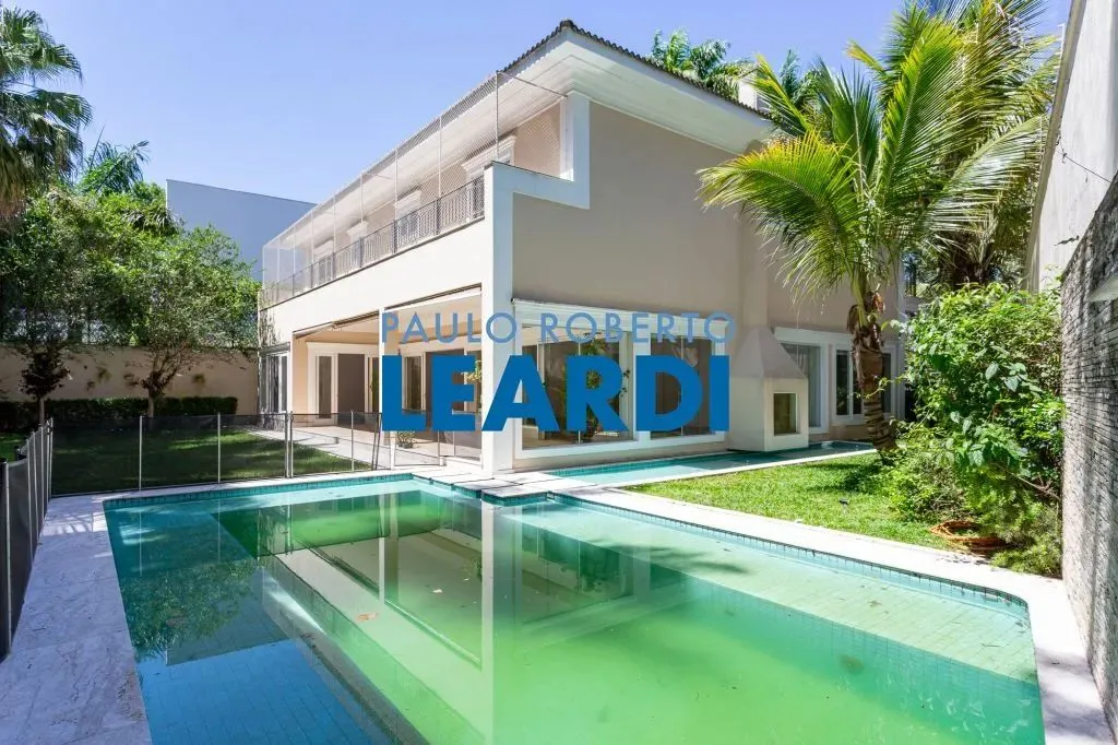 CASA ASSOBRADADA - JARDIM GUEDALA - SP