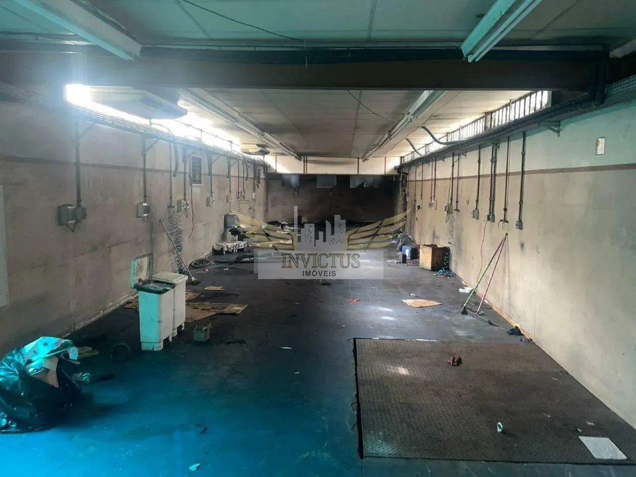 Galpão Comercial/Industrial para Comprar, 914m² - Conceição, Diadema/SP.