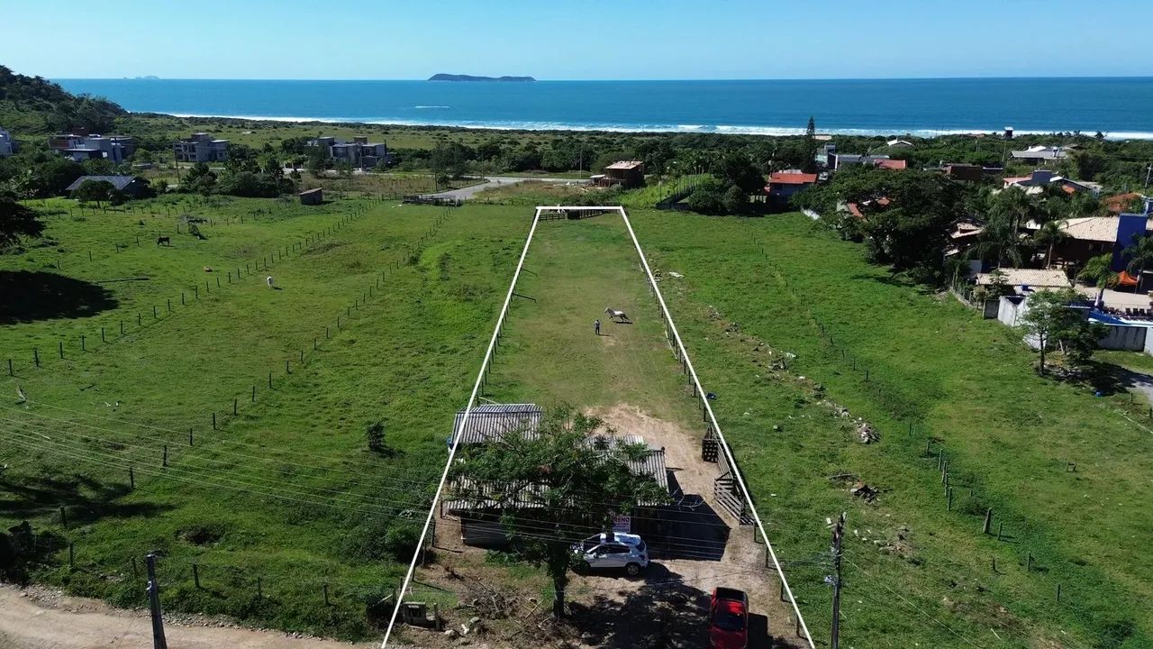 Paraíso à Beira-Mar  Seu Terreno Espera por Você! Em Gamboa/SC