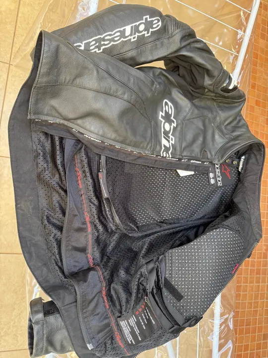 Conjunto em Couro Alpinestars para Motociclista Super Combo