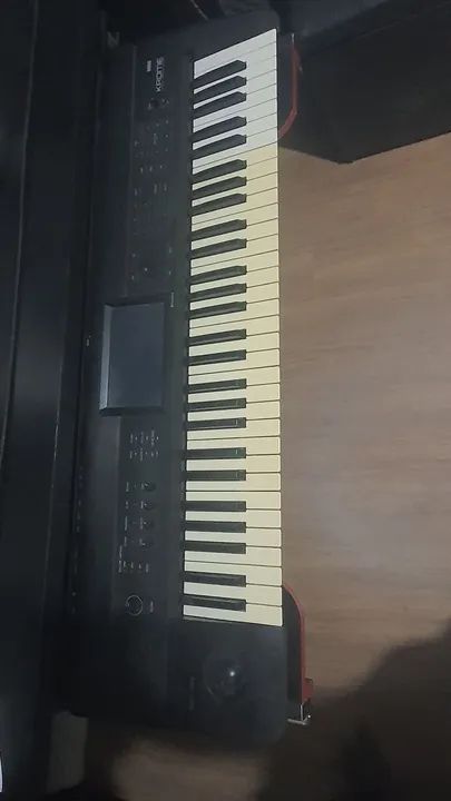 Teclado Korg Krome