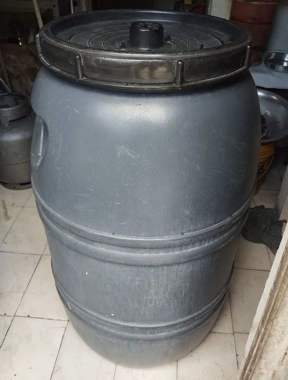 Bombona plástica capacidade de 200 litros  - Foto 2