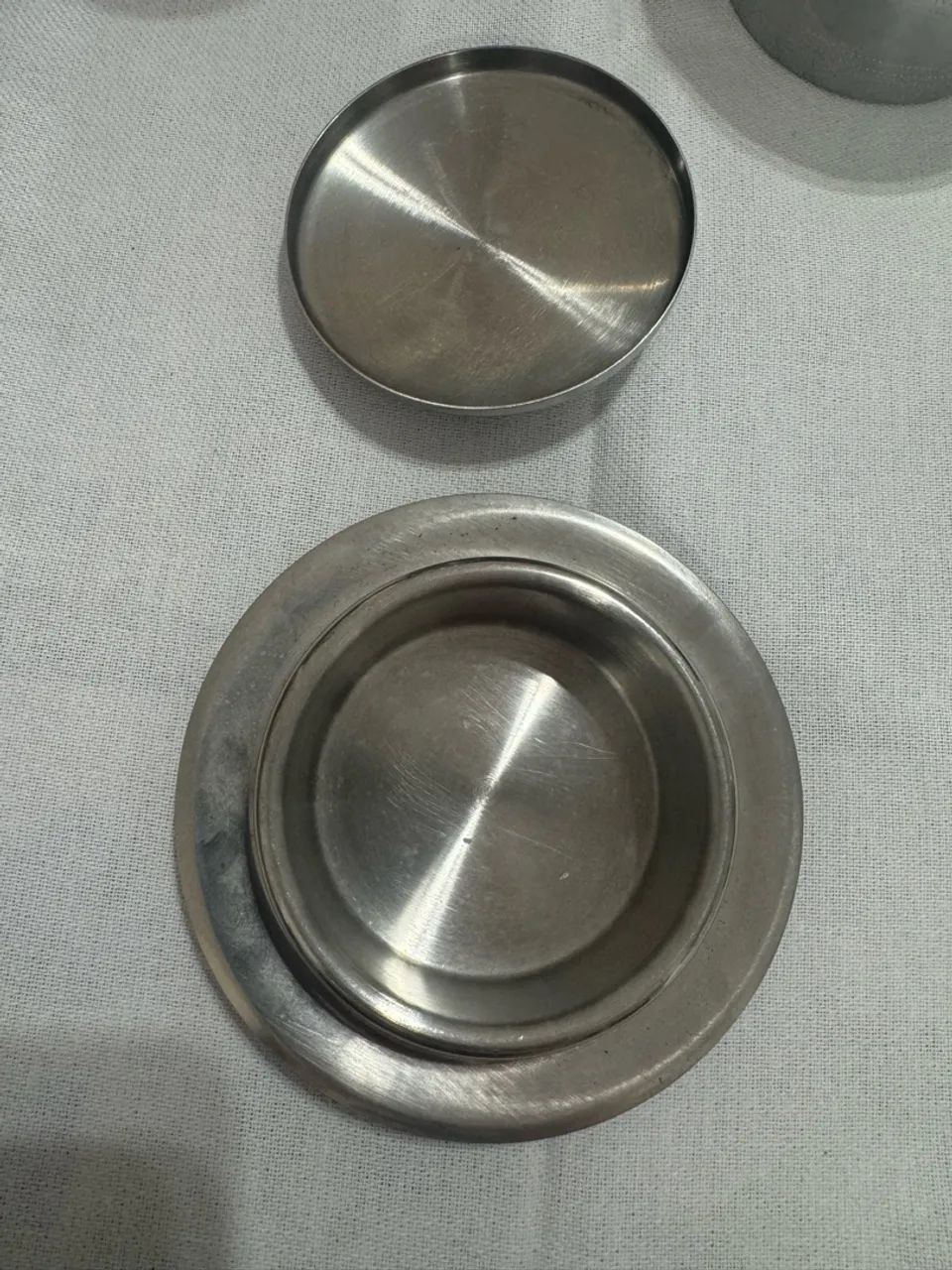 Manteigueira em aço inox 