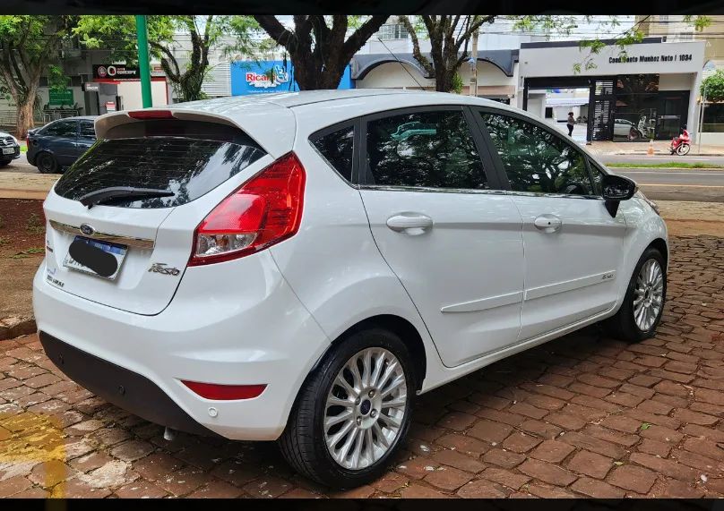 Ford Fiesta Titanium 1.6 - Foto 5