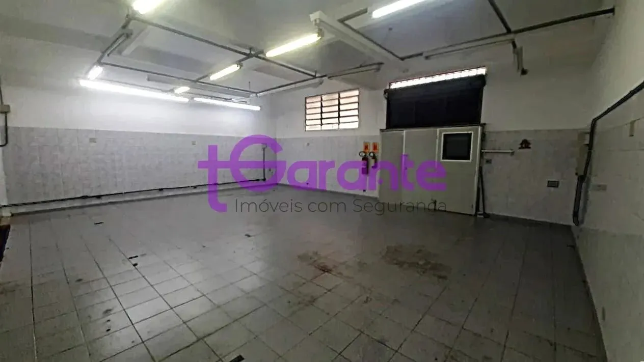 Galpão para alugar na Vila Moinho Velho com 468m², 4 salões, escritório e 5 vagas