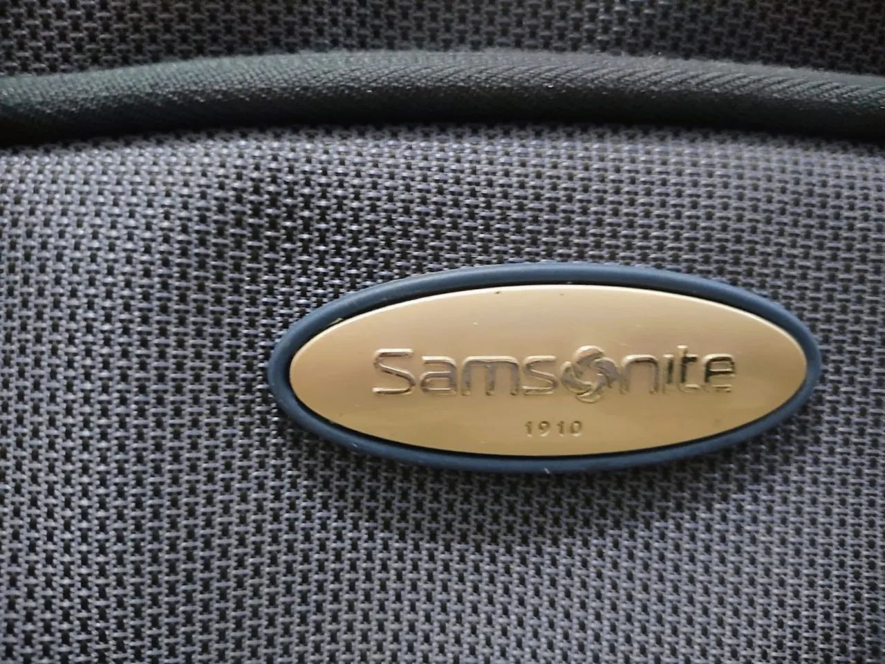 Mala samsonite grande precisar trocar as rodinhas 