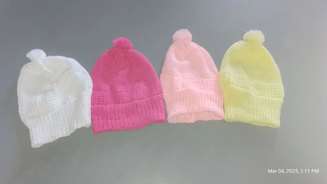 4 Gorros de lã para bebê - Unissex - Foto 2