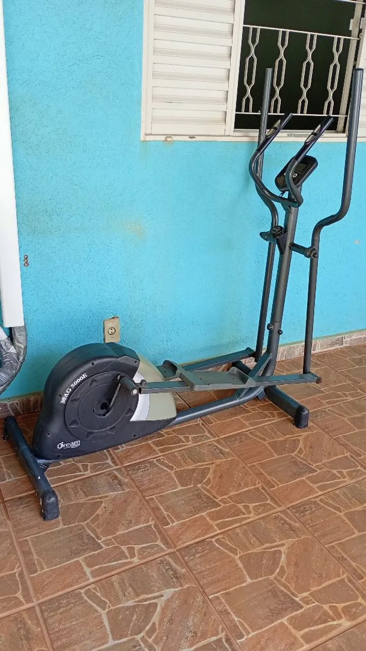 Elíptico Dream Fitness MAG 5000E para exercícios