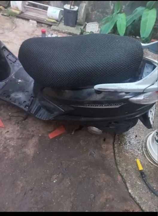 Scooter Suzuki 125 troco por carro  - Foto 4