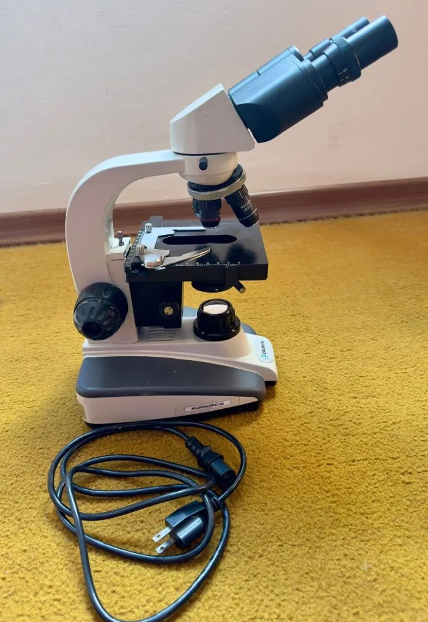Microscópio Óptico - Foto 2
