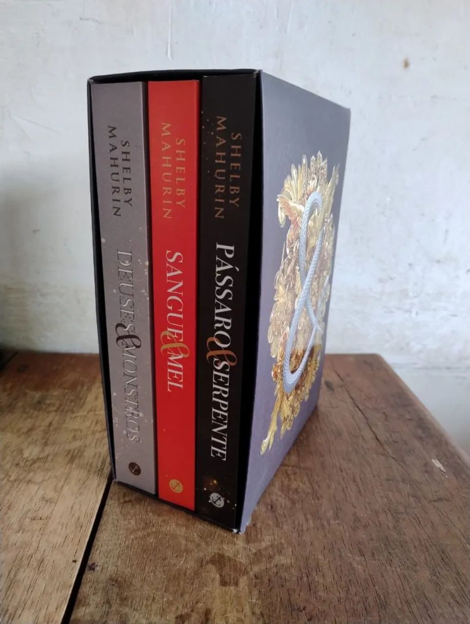 Box Trilogia Serpente e Monstro - Shelby Mahurin - Foto 2