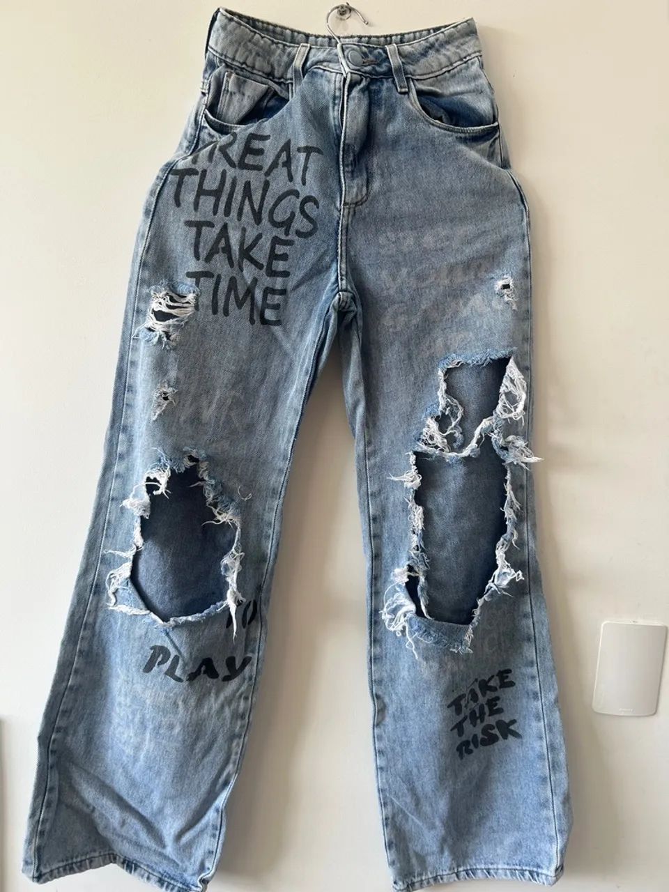 Calça Jeans Sawary Destroyed com frases