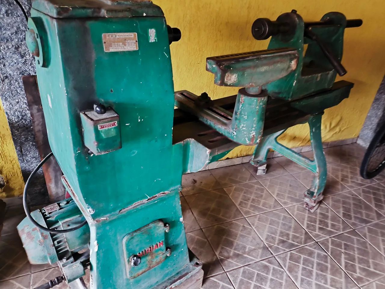 Torno para repuxo  Miriam M300 