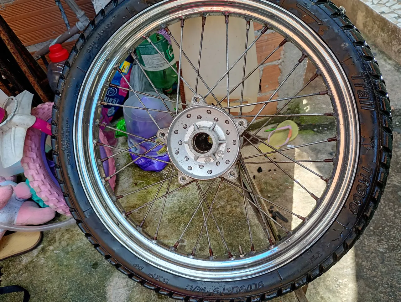 Roda de moto dianteira da Nh190 em Ótimo Estado