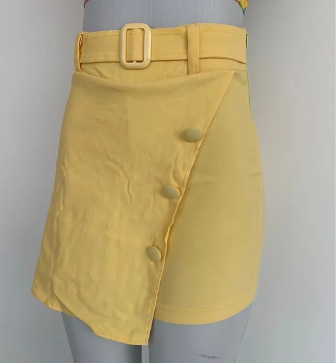 Short saia amarelo 