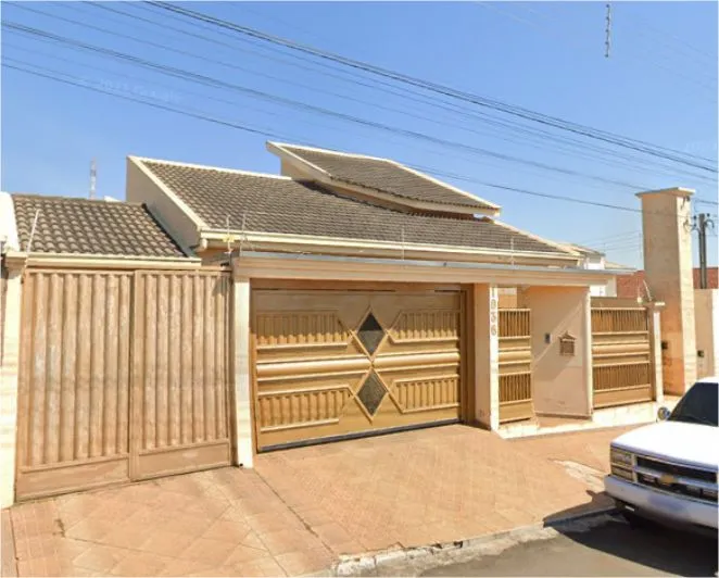 Casa com Edícula em Iacri/SP