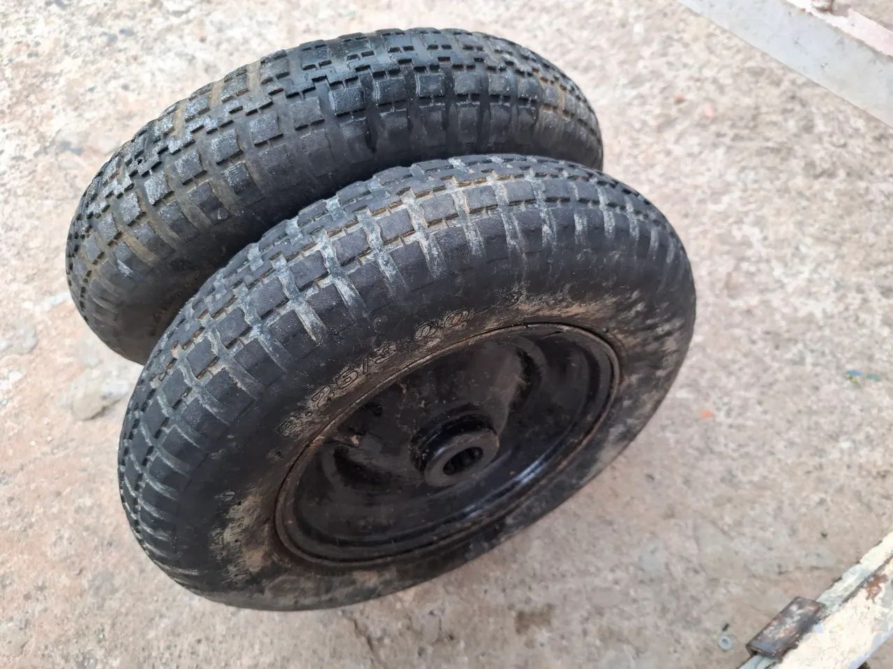  Par de roda para Carrinho de lanche  - Foto 4