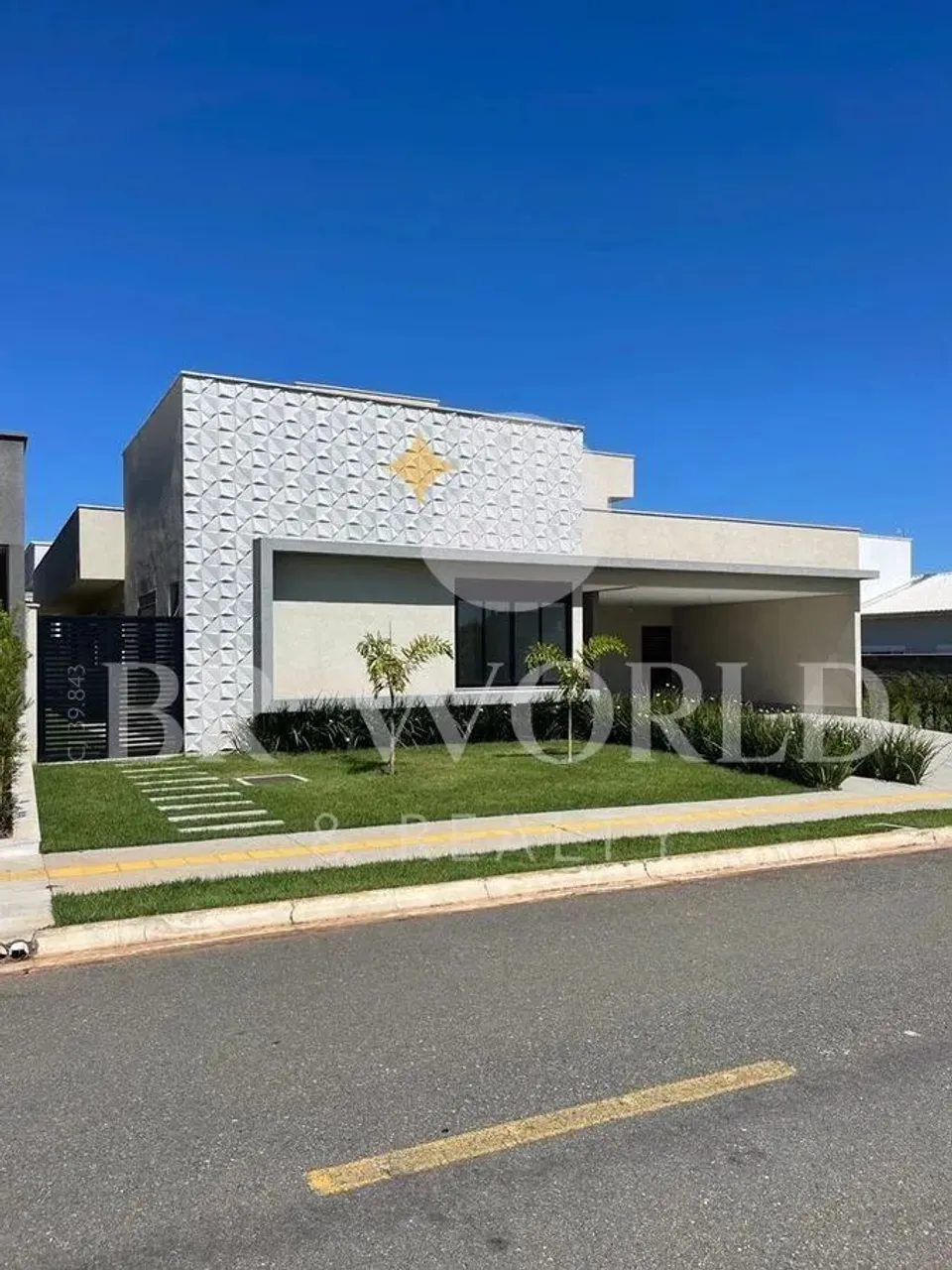 Casa térrea com 4 suítes nova e área de lazer no portal do sol green