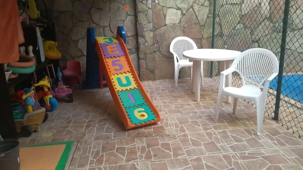 ALUGO CASA FUNCIONANDO CRECHE