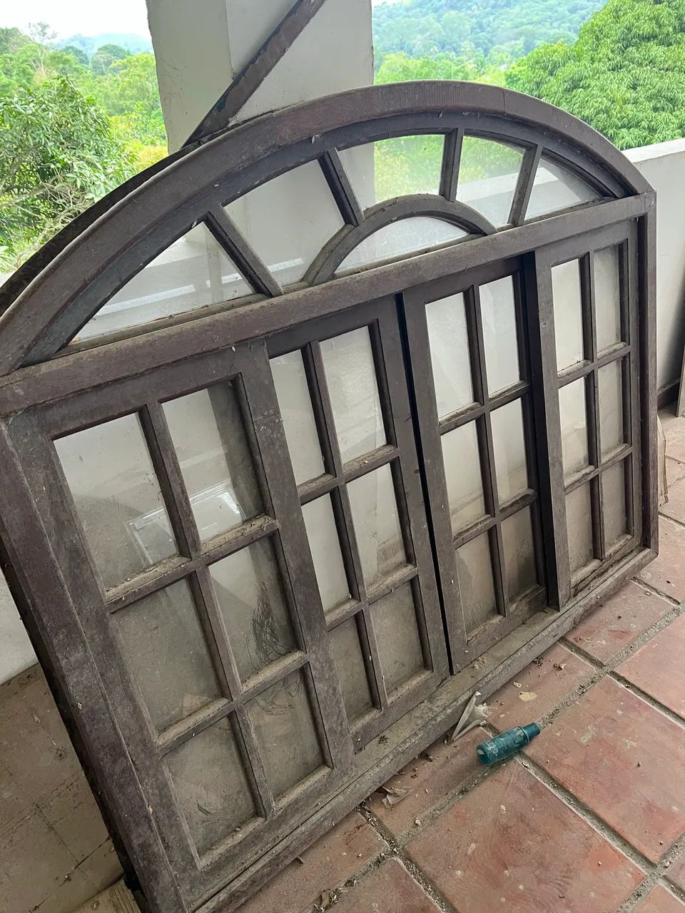 Janela colonial madeira e vidros 