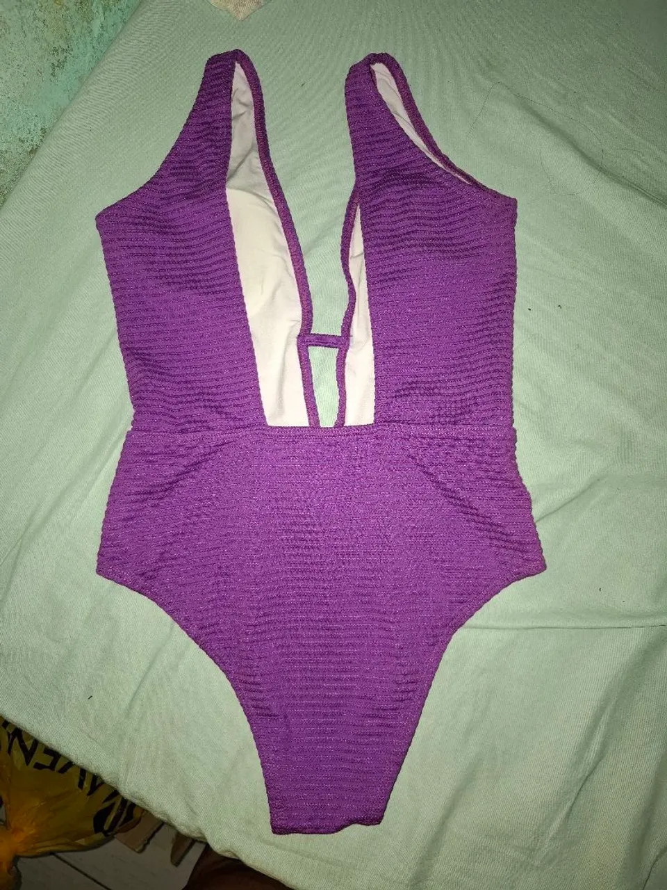 Maiô Roxo Texturizado - Elegância na Praia!