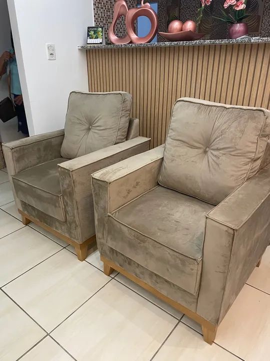  Sofá 3 lugares e Par de Poltronas em Suede Bege