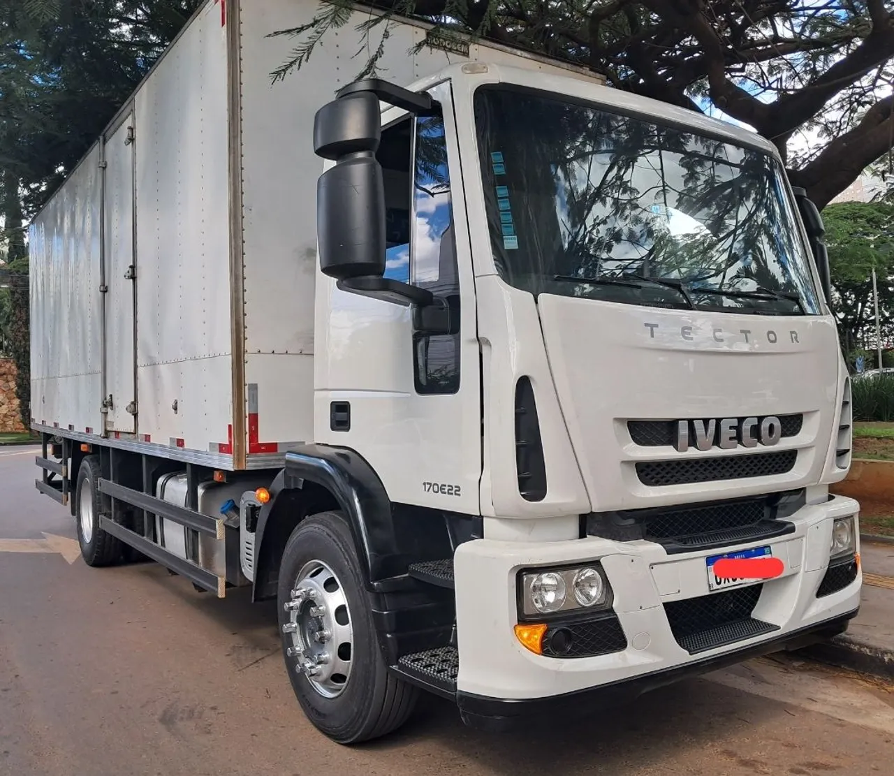 IVECO TECTOR 170e22 2014 COM 108 MIL KM RARIDADE