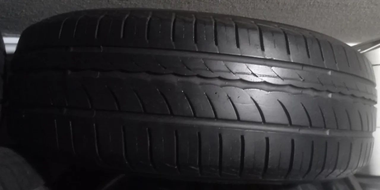 Pneu Goodyear 185/60 aro 15 Seminovo  - Foto 4