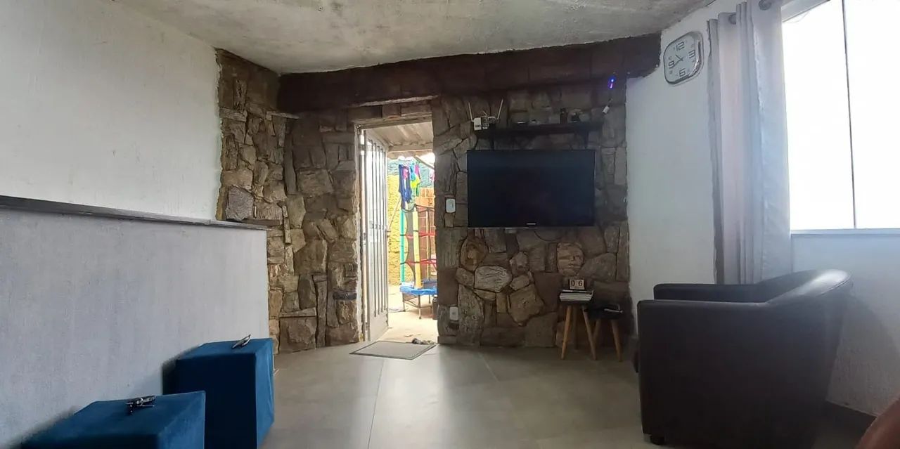 VENDO CASANA BEIRA DA RUA SAO SEBASTIÃO PETRÓPOLIS  - Foto 2