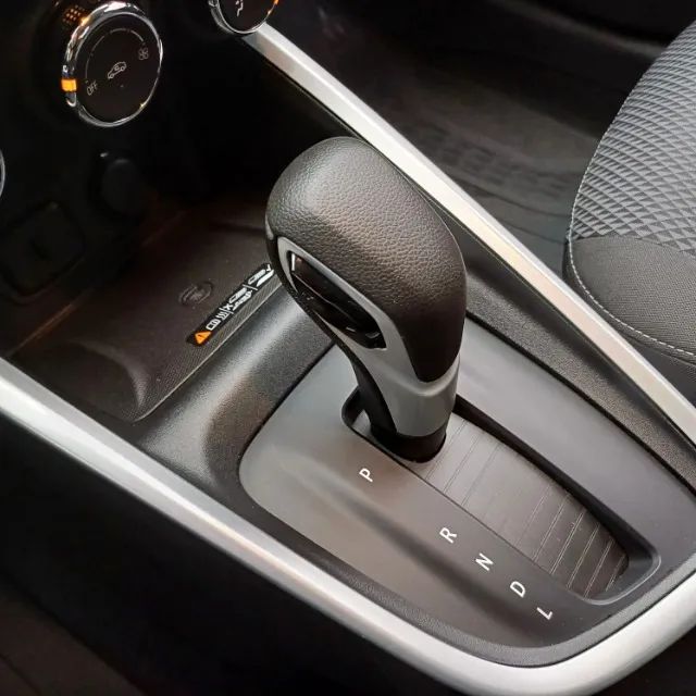 Vendo Onix Plus LTZ Turbo Aut. 2020/2020. Único dono e todas revisões em concessionária - Foto 3
