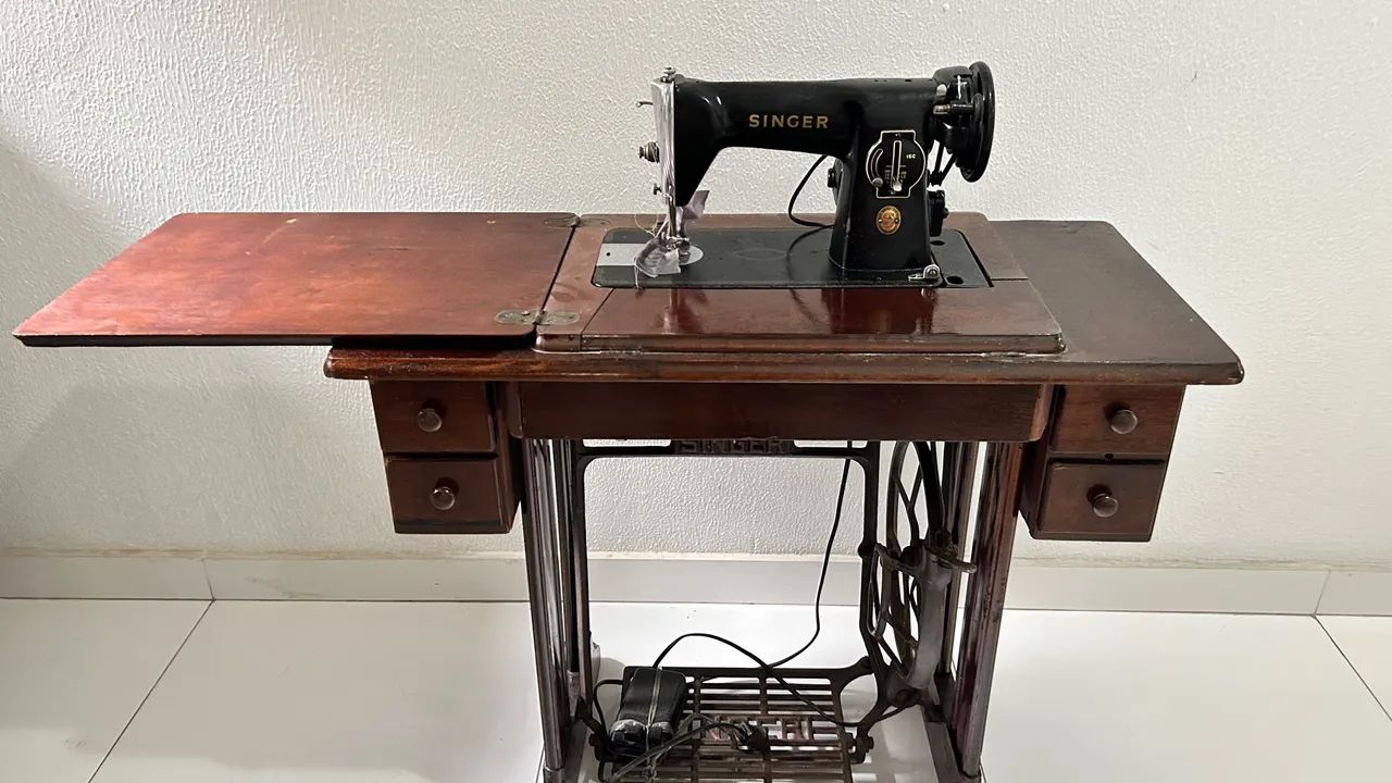 Máquina de costura Singer antiga - Colecionadores - Foto 2