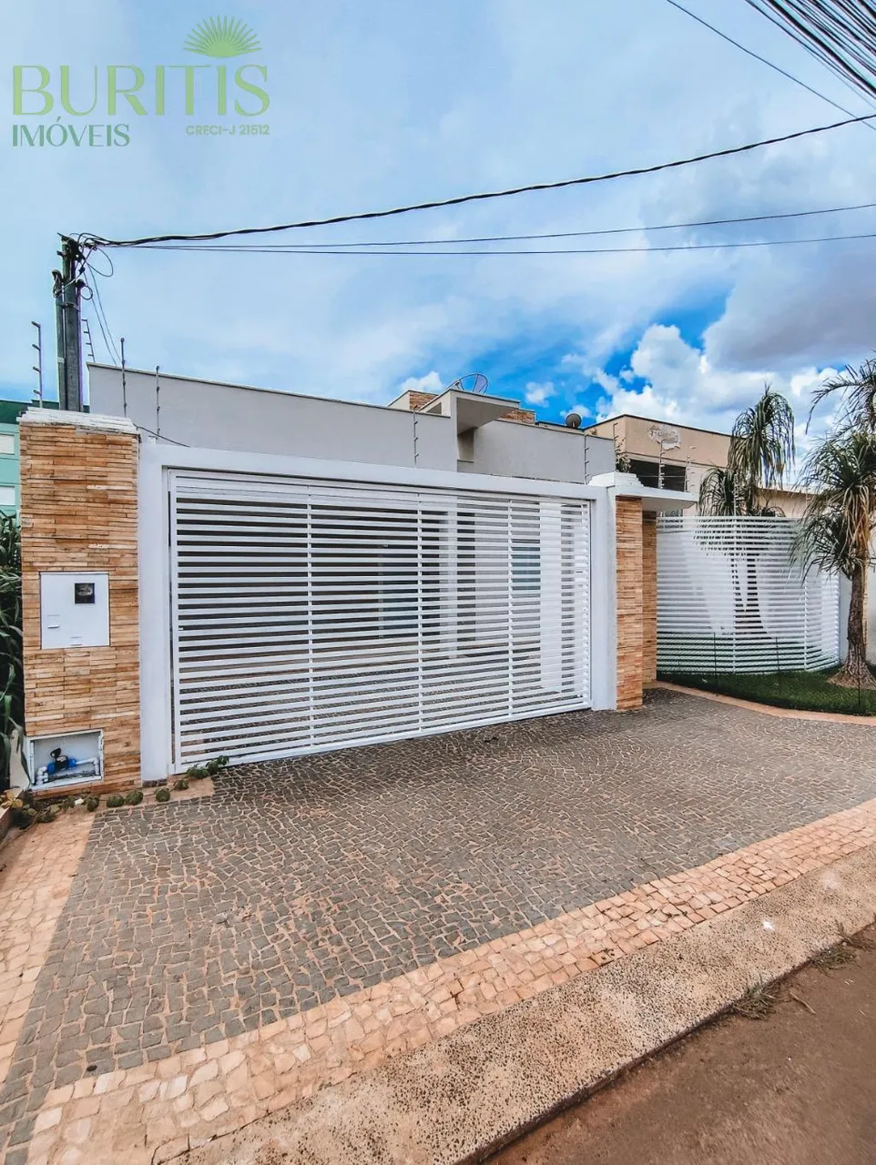 Casa à venda em Rio Verde, Setor Universitário, com 3 quartos, com 246 m²