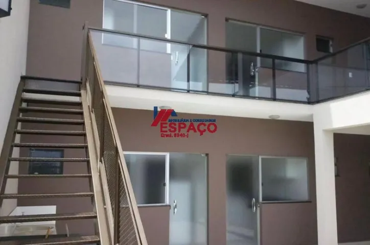 VENDE-SE PRÉDIO COM 07 KITNETS + LOJA COMERCIAL NO CENTRO DE FLORESTAL
