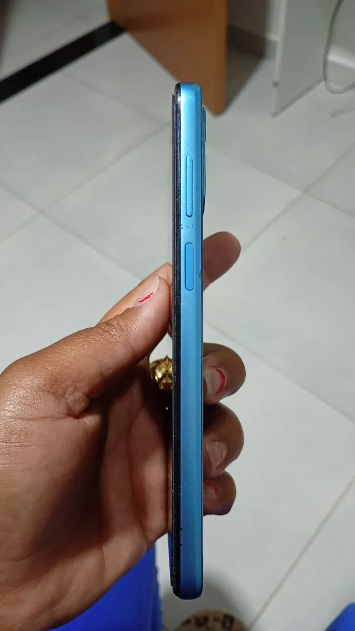 Smartphone Azul - Design Moderno e Desempenho Incrível!