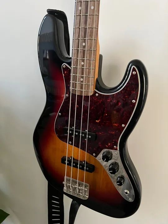 Baixo Fender Squier Jazz Bass Sunburst