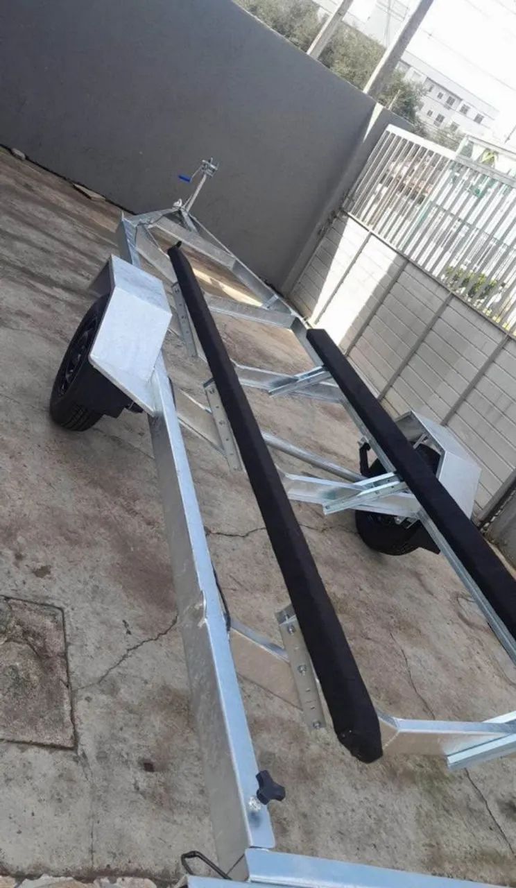Carretinha para barco galvanizada fogo - Foto 2