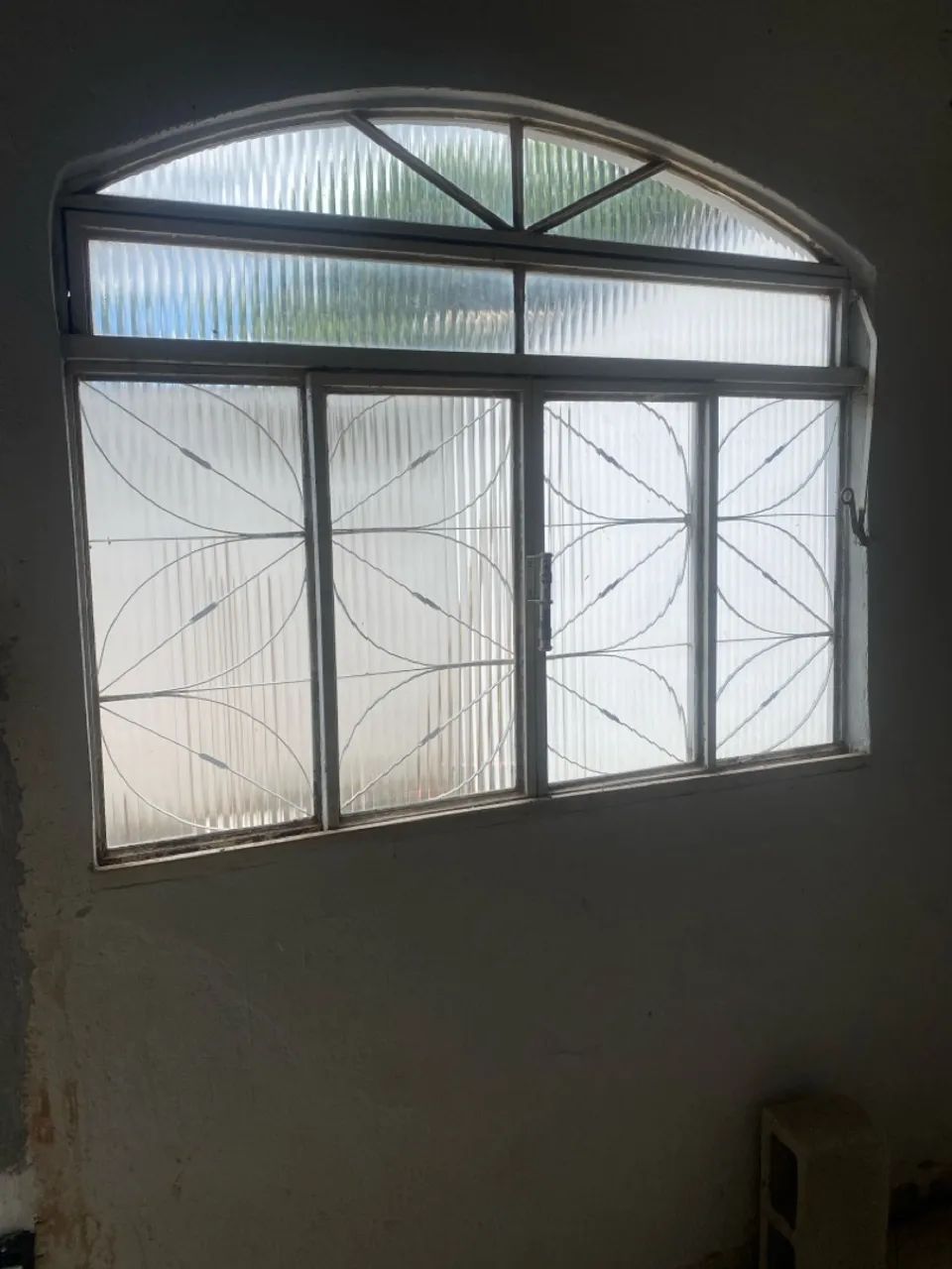 Janela de aço - 4 folhas com grade e vidro