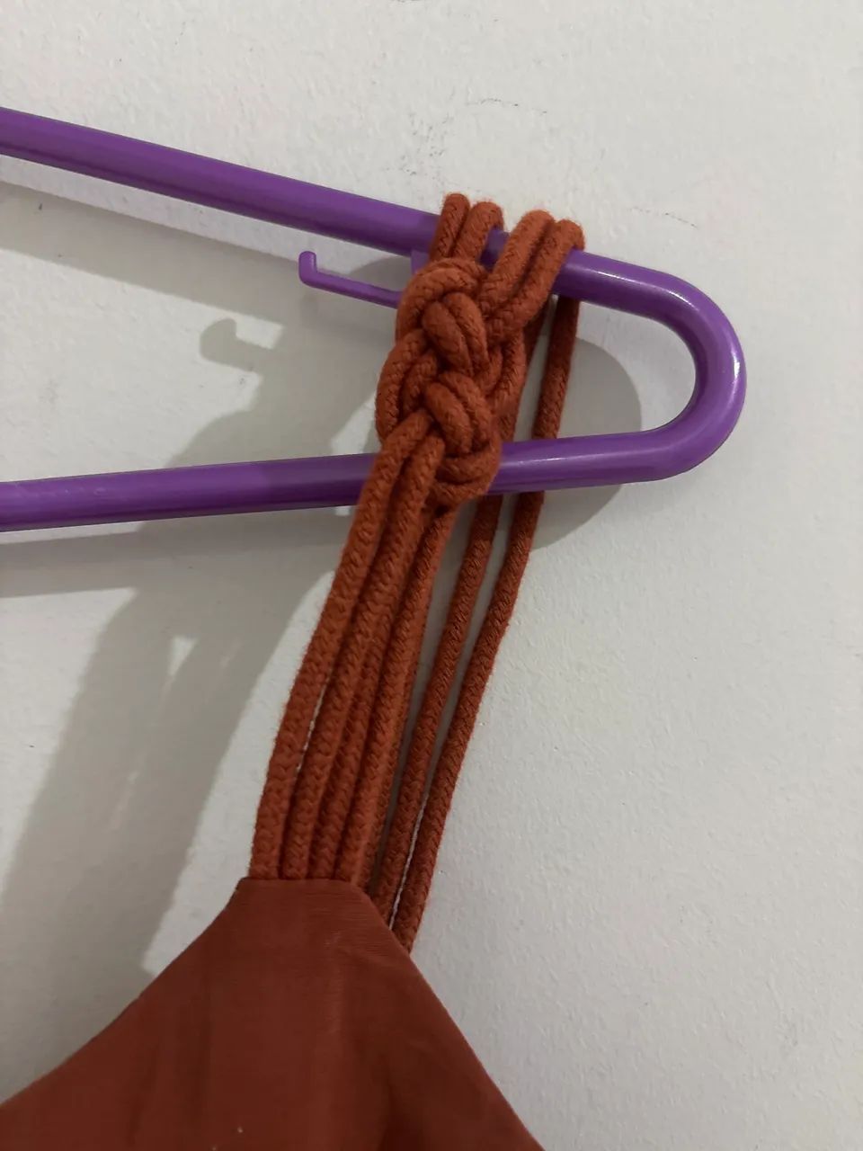 blusa marrom con detalhe na alça  - Foto 2