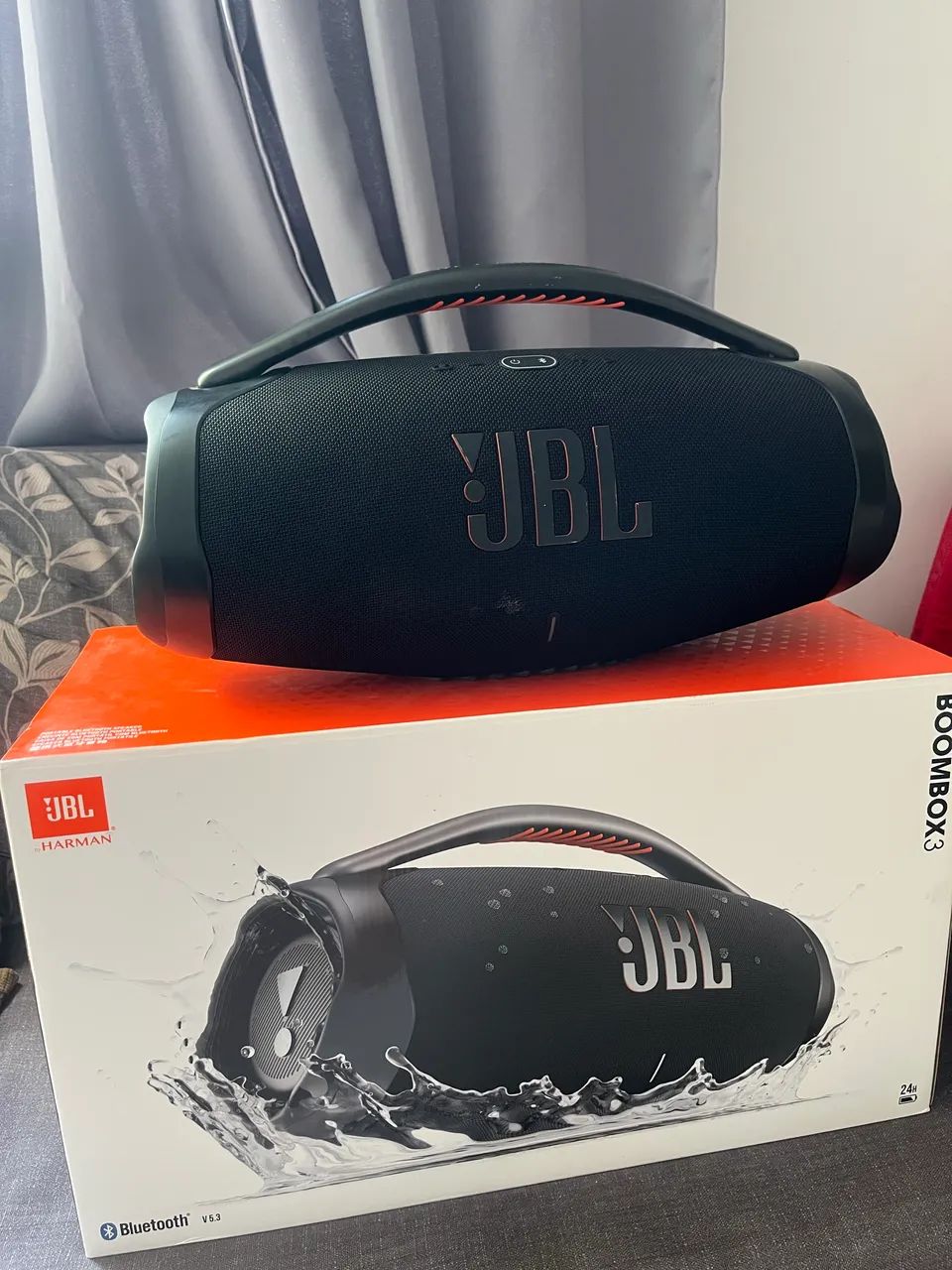 Caixa jbl semi nova pouco uso  - Foto 2