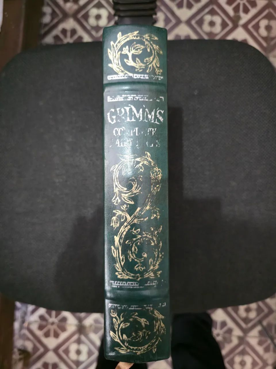 Livro Grimms - Foto 2
